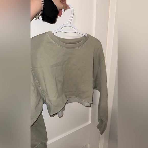 Aritzia cropped sweater - Picture 2 of 4